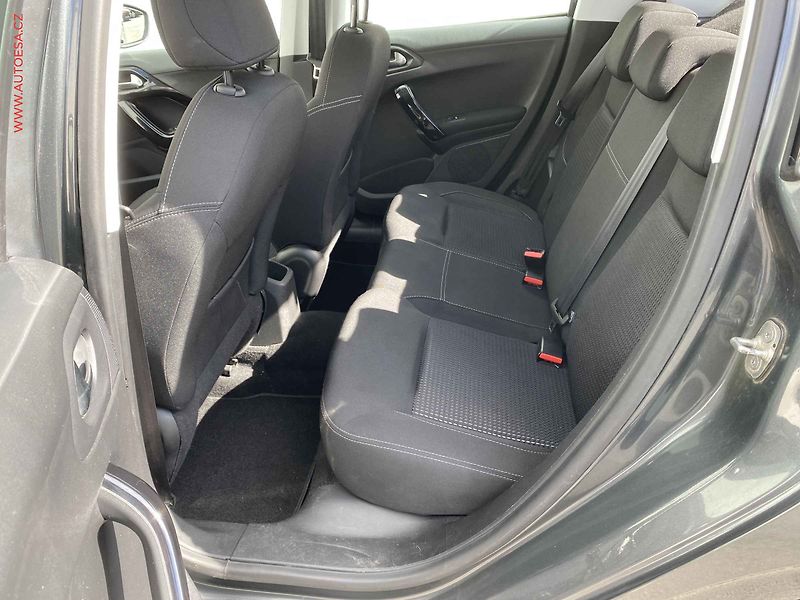 Peugeot 208 (2016) 1.2PT, Allure, navi, kamera - fotka 10 z 18