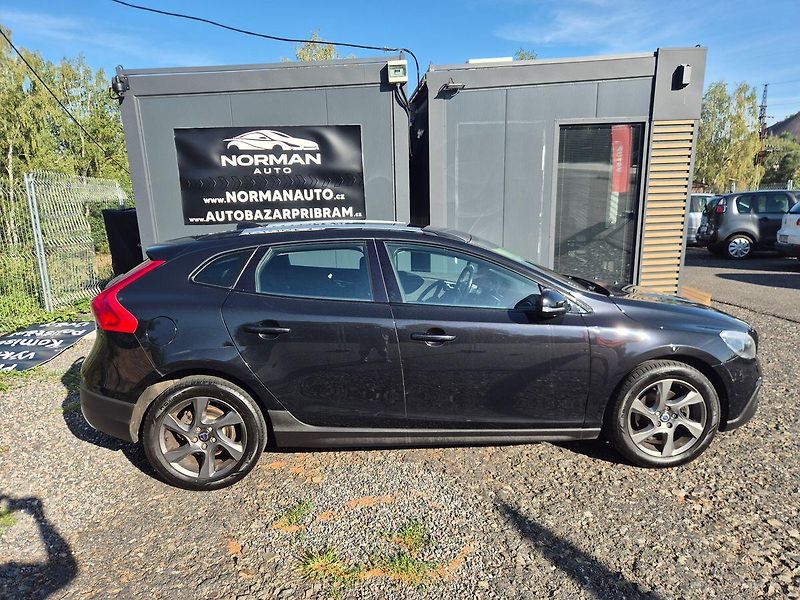 Volvo V40 1.6D 84kw CROSS COUNTRY, tažné - fotka 4 z 33