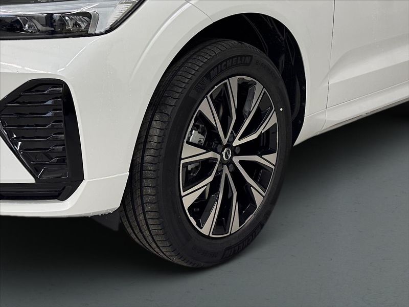 Volvo XC60 (2025) 2,0 B5 AWD Plus Dark 5949 - fotka 6 z 15