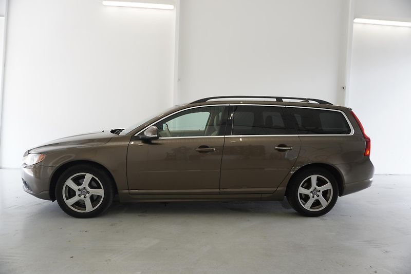 Volvo V70 2.0 D4 120kW MOMENTUM - fotka 10 z 26
