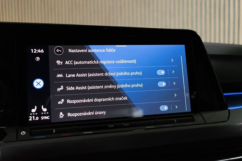 Volkswagen Golf 1.5 TSI STYLE*2xPNEU*DPH*ČR 1M - fotka 27 z 35