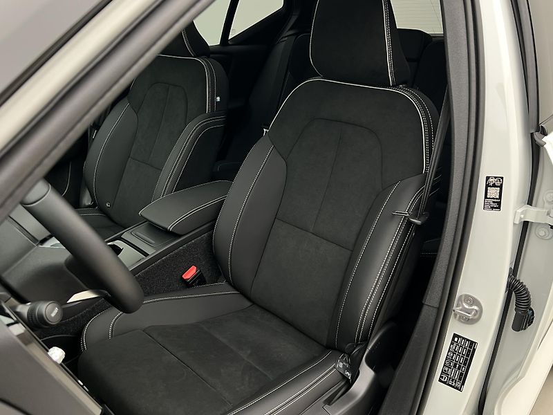 Volvo EX40 (2026) TWIN BLACK ULTRA  - fotka 23 z 45
