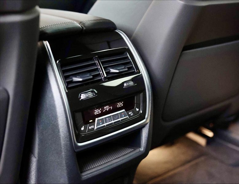 BMW XM (2023) 4.4 V8*Bowers&Wilkins - fotka 33 z 46