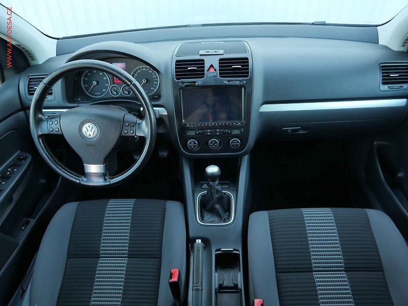 Volkswagen Golf (2008) 1.6i, AC, TZ - fotka 8 z 23