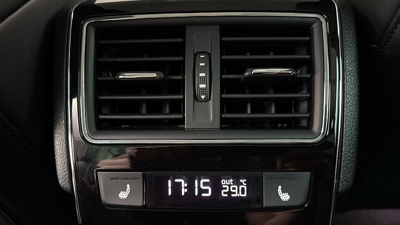 Škoda Superb 2.0 TDI DSG 4x4 L&K Combi - fotka 23 z 34