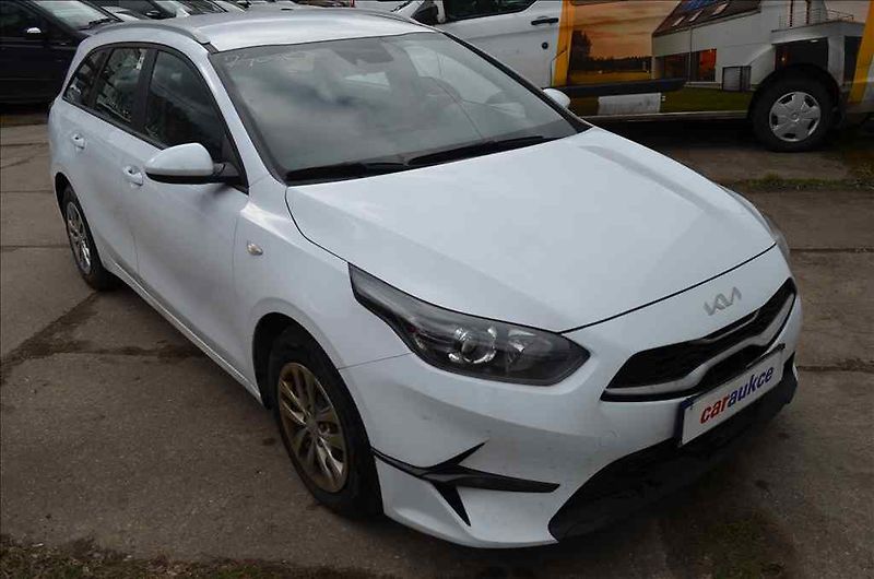 Kia Ceed (2022) SW 1,5 T-GDI - fotka 3 z 17