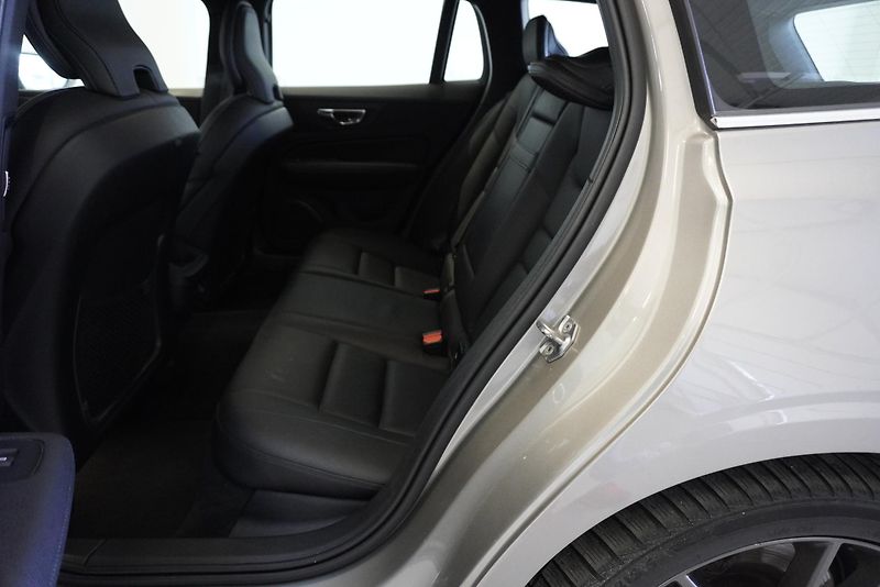 Volvo V60 T5 INSCRIPTION AUT. - fotka 24 z 29