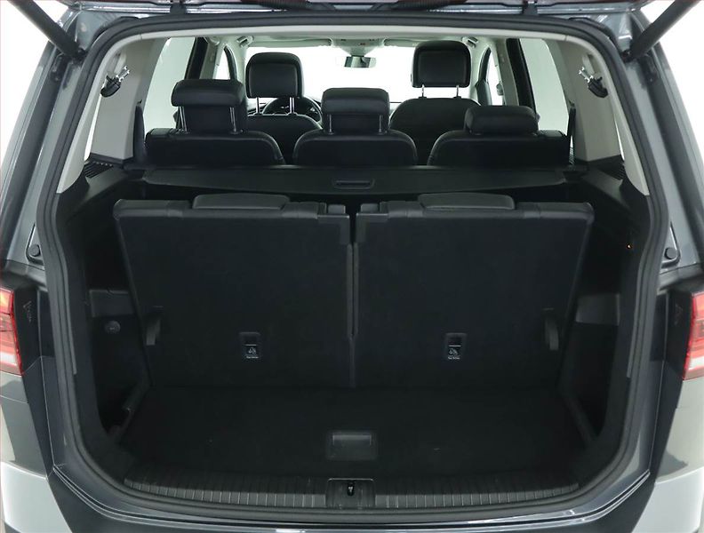 Volkswagen Touran (2019) Highline 1.5 TSI - fotka 16 z 21