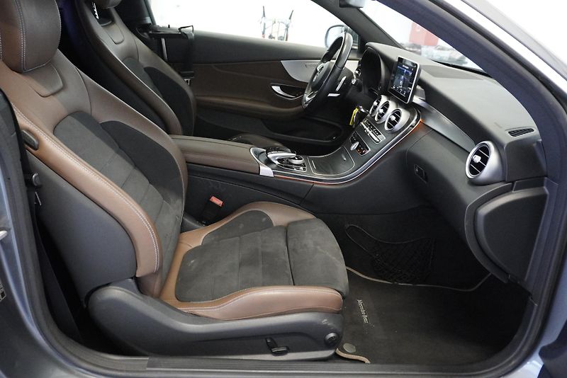 Mercedes-Benz Třídy C C 250 2.0-155 KW EDITION 1 - fotka 21 z 24