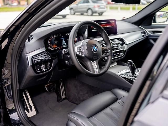 BMW Řada 5 540i xDrive M-Paket - fotka 11 z 12