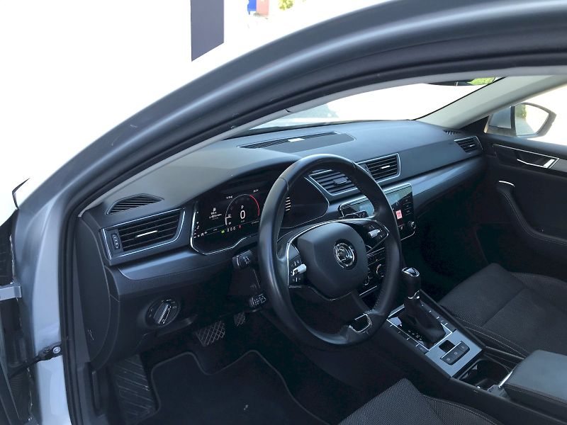Škoda Superb (2023) COM STY TD 110/2.0 A7F - fotka 16 z 27
