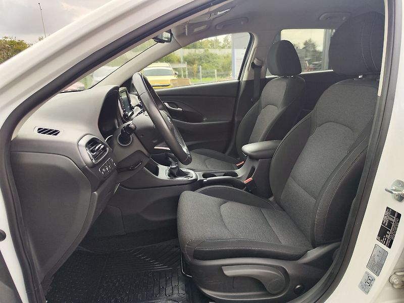 Hyundai i30 1.5 117kW Komfort - fotka 15 z 31