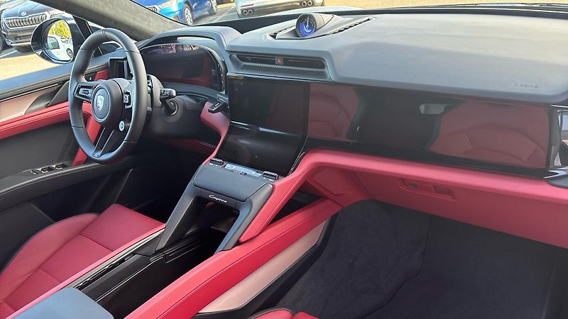Porsche Cayenne Turbo Electric - fotka 25 z 25