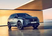 Peugeot 5008 - 780 litrů za cenu od 835 900 Kč.