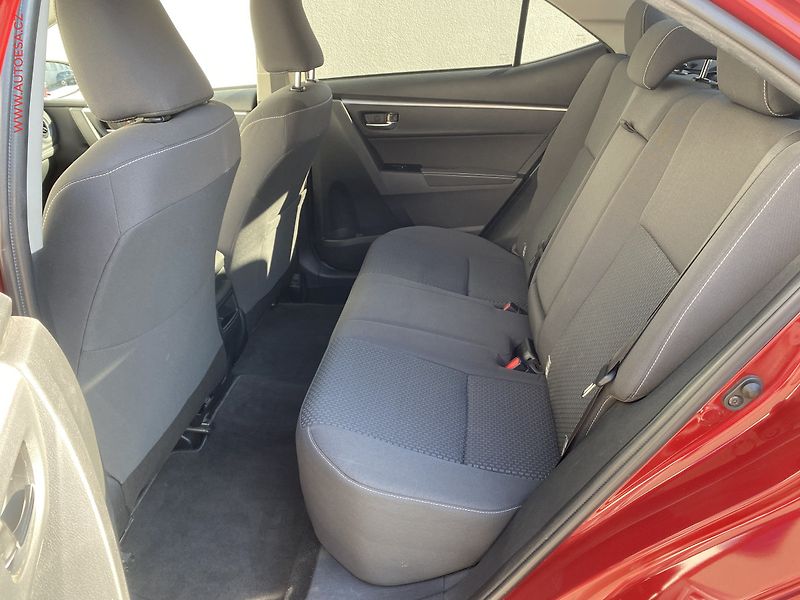Toyota Corolla (2016) 1.6i, ČR, Xenon, AC - fotka 10 z 17