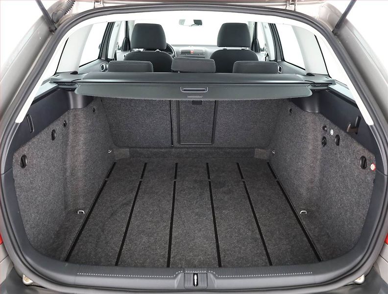 Škoda Octavia (2008) Scout 2.0 TDI, 4X4, ČR,1.maj - fotka 20 z 21