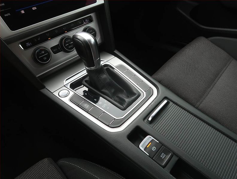 Volkswagen Passat (2017) 2.0 TDI, Automat, Serv.kniha - fotka 13 z 19