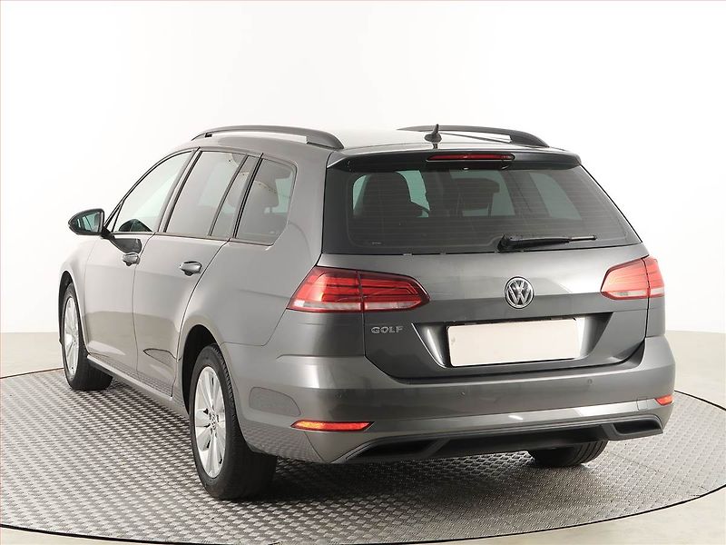 Volkswagen Golf (2019) 1.6 TDI, Navi, Park. senzory - fotka 4 z 17