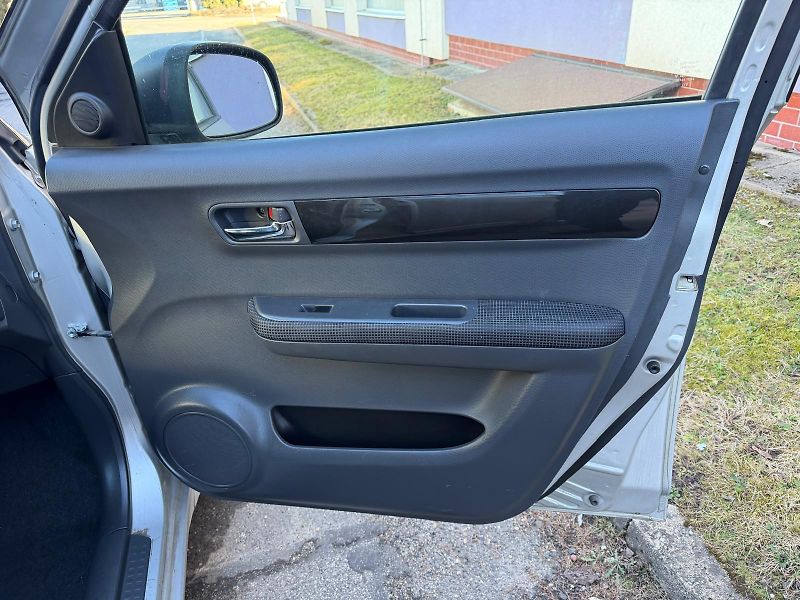Suzuki Swift 1,3 16V 4x4 / sada pneu / - fotka 13 z 21
