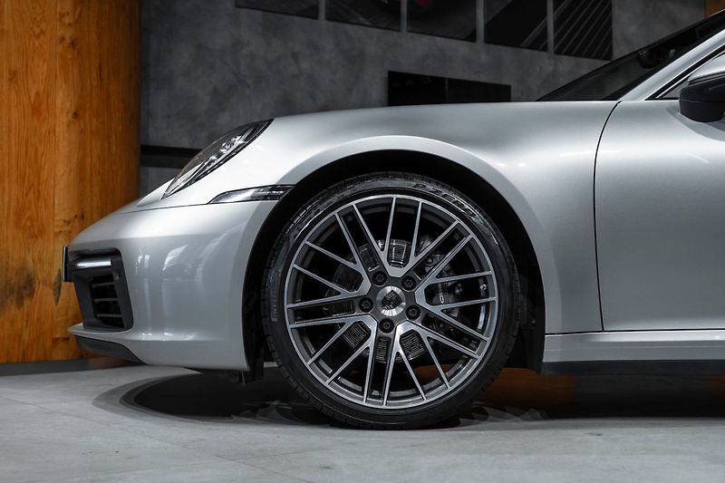Porsche 911 - fotka 2 z 27