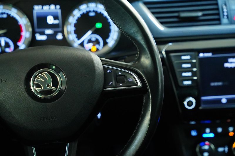 Škoda Superb - fotka 18 z 30