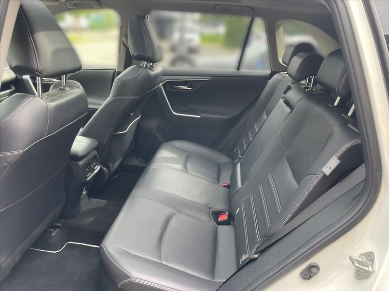 Toyota RAV4 2,5 Hybrid Excl. Skyview 4WD A - fotka 8 z 11