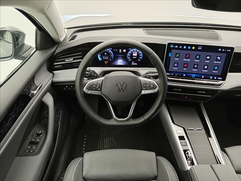 Volkswagen Passat 2,0 Elegance  TDI - fotka 14 z 19