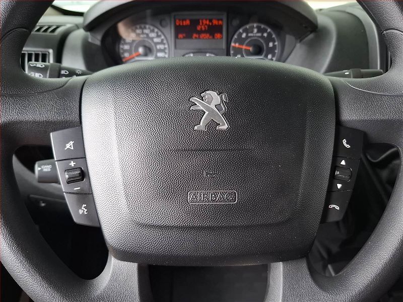 Peugeot Boxer (2023) 2.2 BlueHDi, Maxi, 16m3, 1.0t - fotka 15 z 17