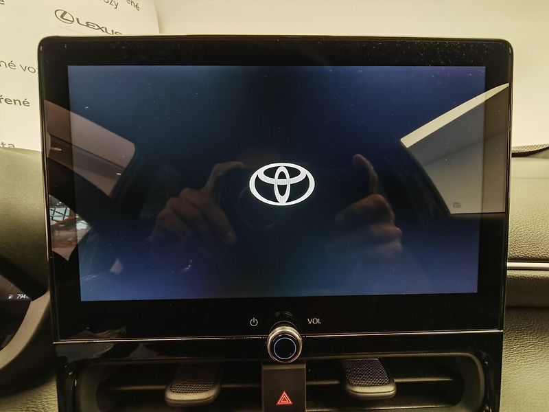Toyota Yaris Cross 1.5 Hybrid e-CVT Style 4x4 - fotka 10 z 20