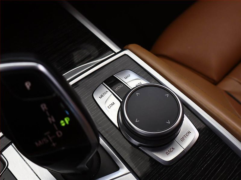 BMW Řada 7 (2019) M Paket 730d - fotka 17 z 22
