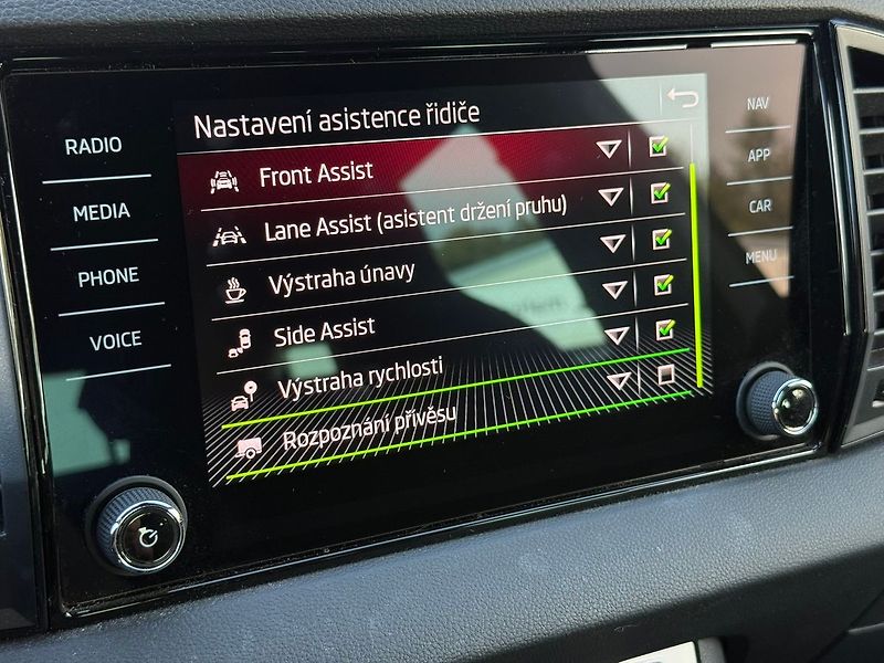 Škoda Karoq 2.0TDI 110kW DSG 4x4 Sportline - fotka 12 z 20