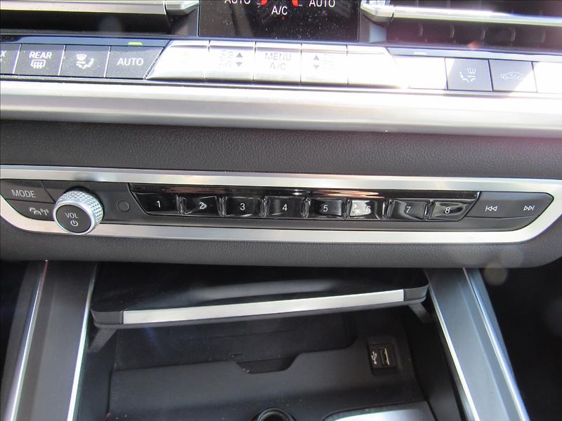 BMW X7 3,0 d xDrive30d 195 kW 7 míst - fotka 25 z 44