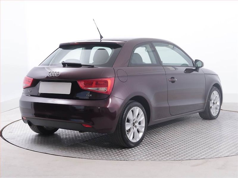 Audi A1 (2011) 1.6 TDI, Serv.kniha, Tempomat - fotka 5 z 17