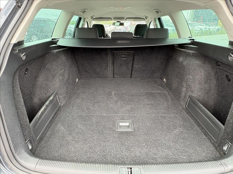 Volkswagen Passat 1,4 TSi 90kW DSG,Výhřev,Tažné - fotka 23 z 28