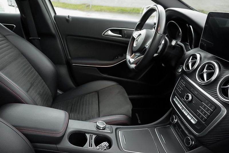 Mercedes-Benz Třídy A 220d 4MATIC AMG - fotka 27 z 28