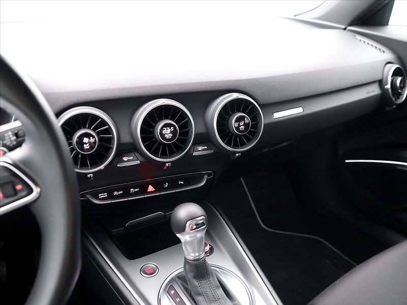 Audi TT 2,0 TFSI 169 kW S-tronic - fotka 17 z 32