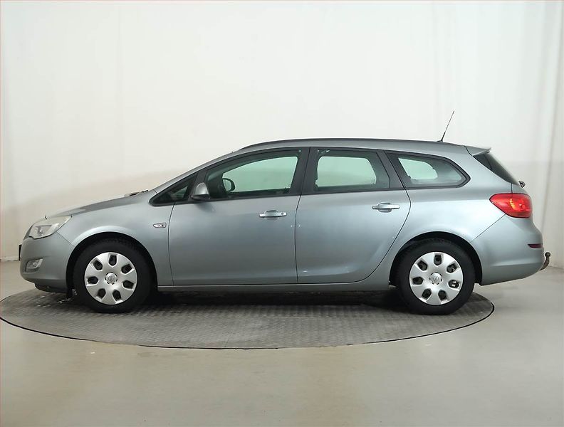Opel Astra (2011) 1.7 CDTI, po STK, Tažné - fotka 3 z 13