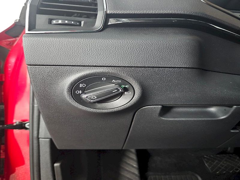 Škoda Karoq (2019) 1.5TSI 110kW DSG Style TAŽNÉ - fotka 25 z 32