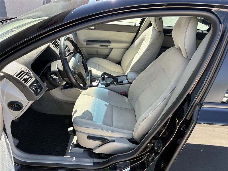 Volvo S40 2,0 i 107 KW MANUAL CZ - fotka 14 z 23