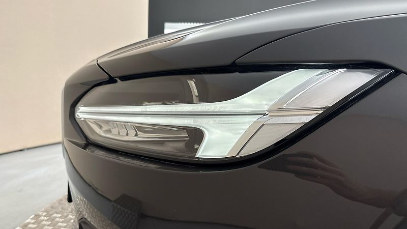 Volvo V90 2.0 B4 AUT Momentum Pro - fotka 18 z 28