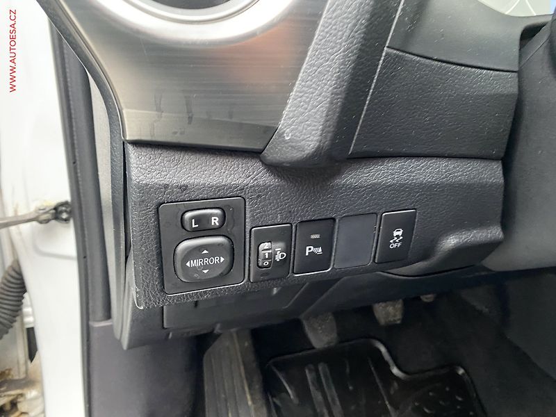 Toyota Auris (2014) 1.6, +kola - fotka 14 z 18