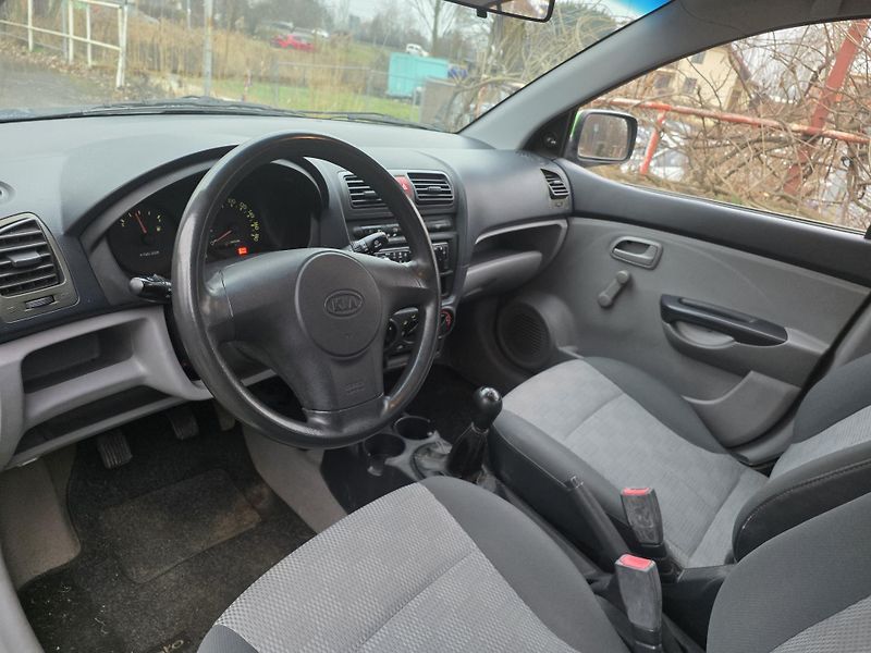 Kia Picanto 1.0-CENTRÁL-NÍZKÉ KM - fotka 3 z 11