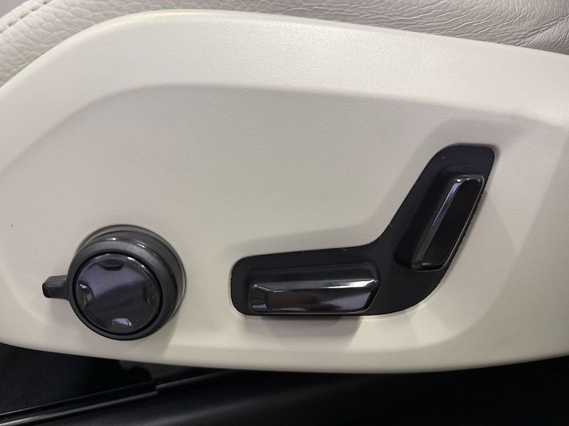 Volvo XC60 T6 AWD RECHARGE, ACC, PANORAMA - fotka 25 z 31