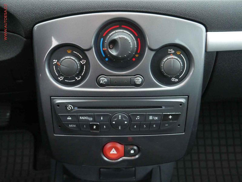 Renault Clio (2012) 1.2 16V, ČR, AC, tempo - fotka 12 z 15