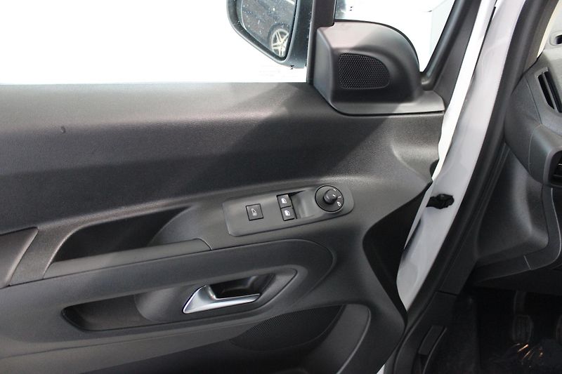 Peugeot Partner (2025) Furgon L1 650 1.5 BlueHDi 100k - fotka 16 z 16