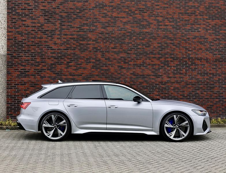 Audi RS 6 (2023) 4.0 TFSI V8 quattro Exclusive - fotka 14 z 49