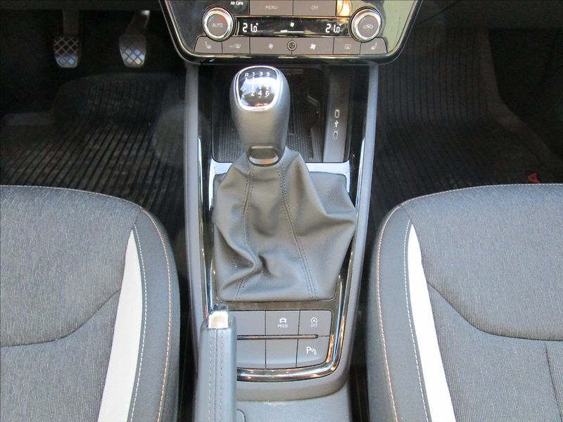 Škoda Scala 1.0TSi  130 Let Premium, 1. ma - fotka 10 z 43