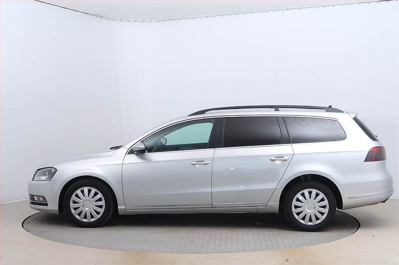 Volkswagen Passat (2012) 2.0 TDI, Automat, Navi - fotka 3 z 16