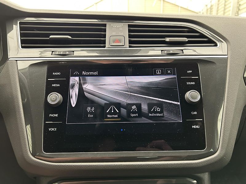 Volkswagen Tiguan 2.0 TSi 4x4 Comfort line - fotka 16 z 27