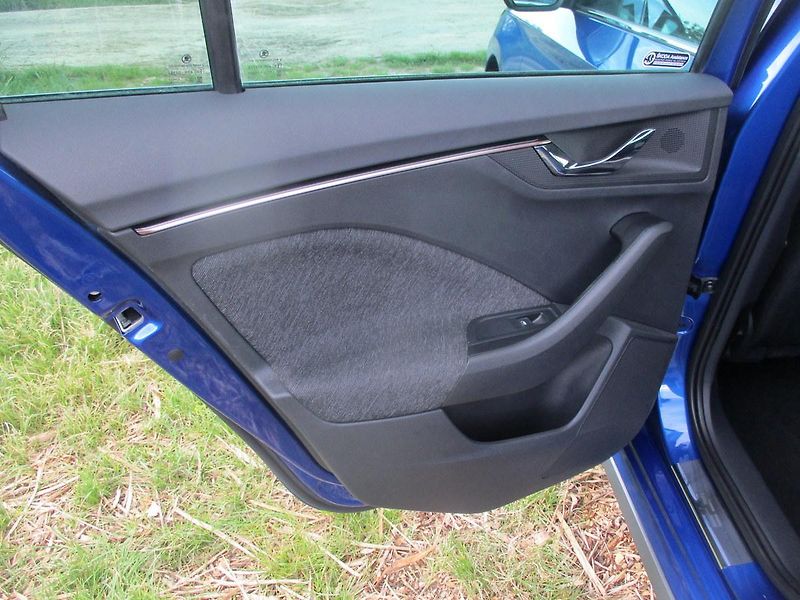 Škoda Kamiq 1.5TSi 110kW 7DSG STYLE PLUS - fotka 42 z 49